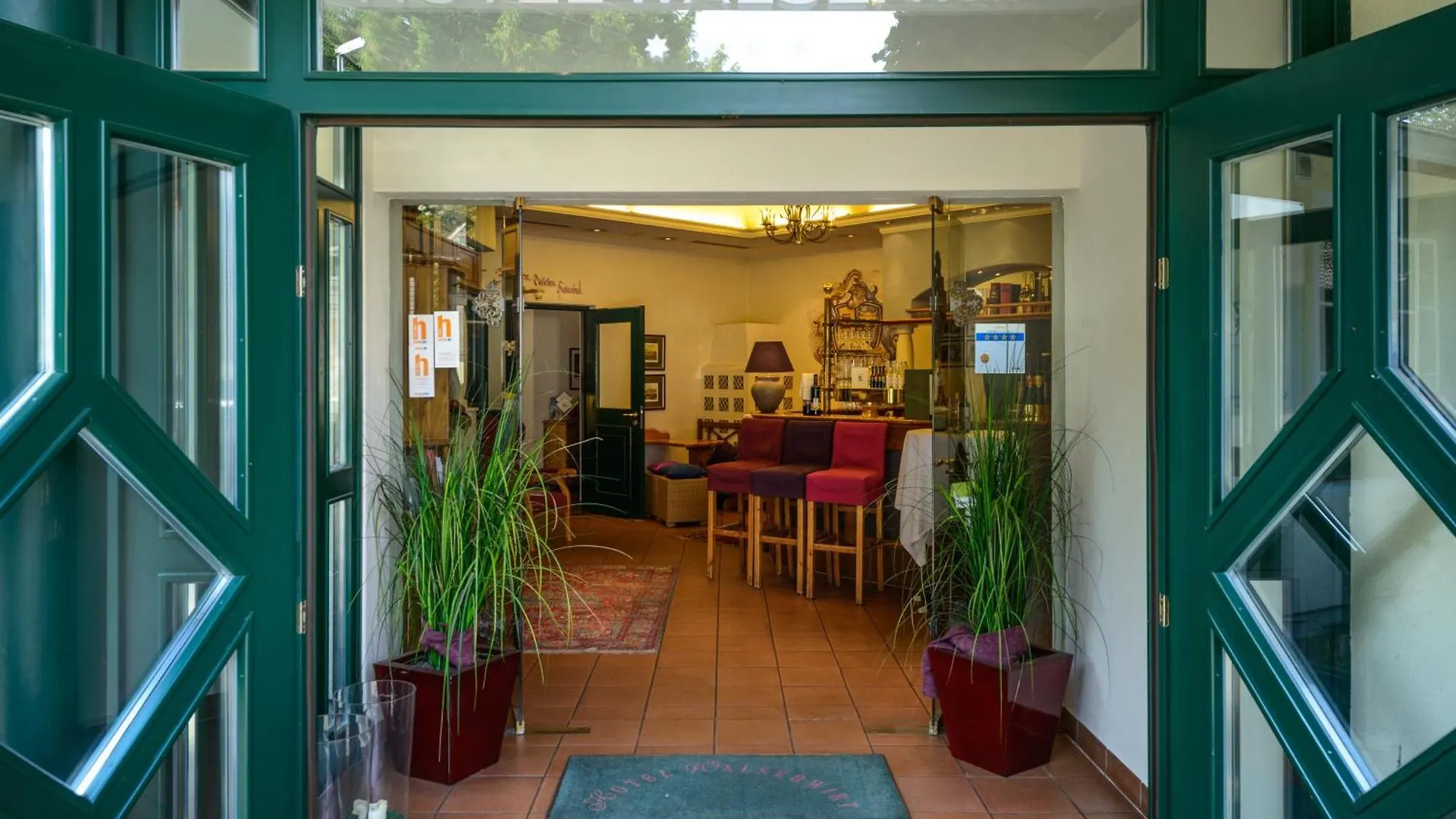 2 Smart Airport Hotels Near Linzergasse Worth Booking