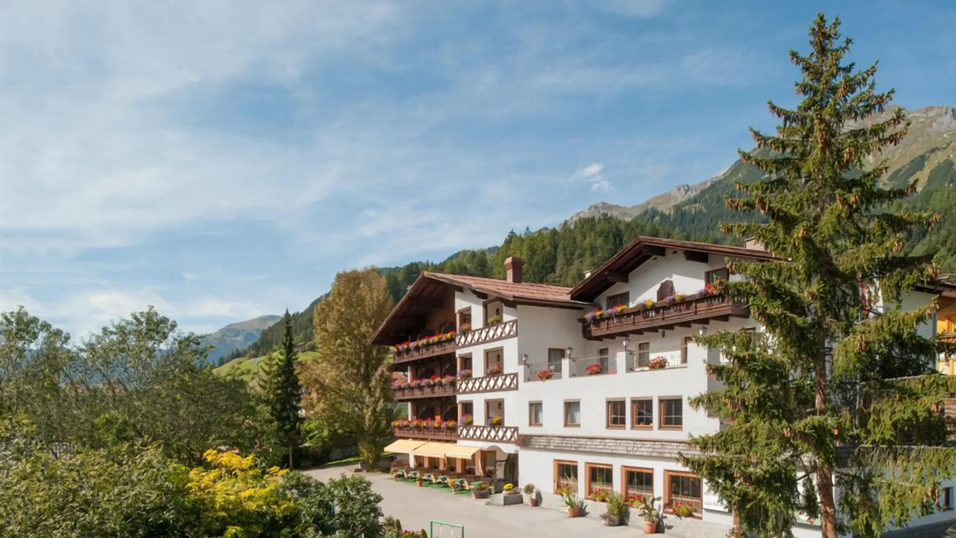 15 Smart Central Hotels Near Riffelbahn II Worth Booking