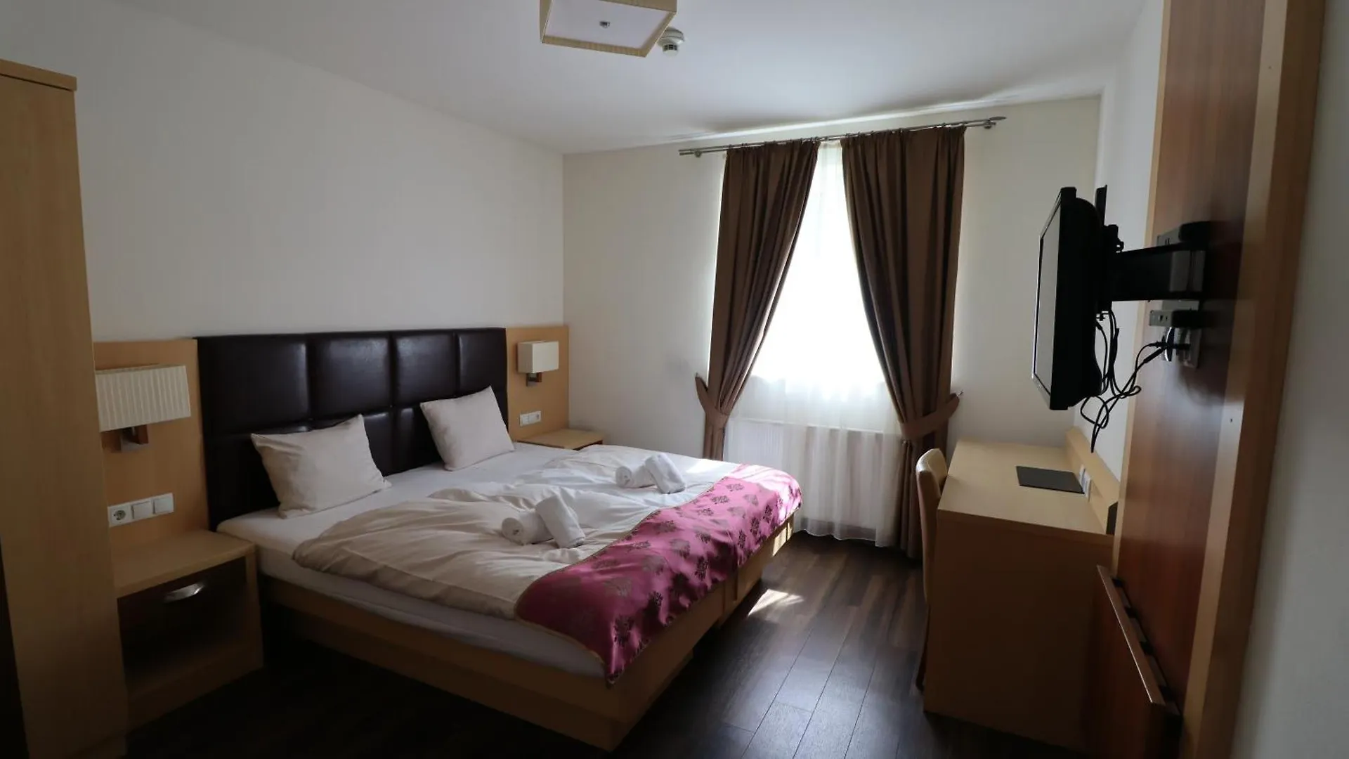 Where to Stay Near Benediktinerinnen Kloster: 13 Airport Hotels